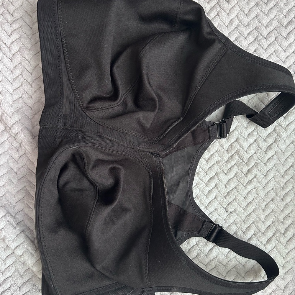 Black JcPenny’s 38H Bra - 🌟 3 for $10 🌟